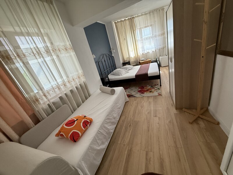 Camerista curatenie, zona Dristor, experienta, 3000-3500 lei.